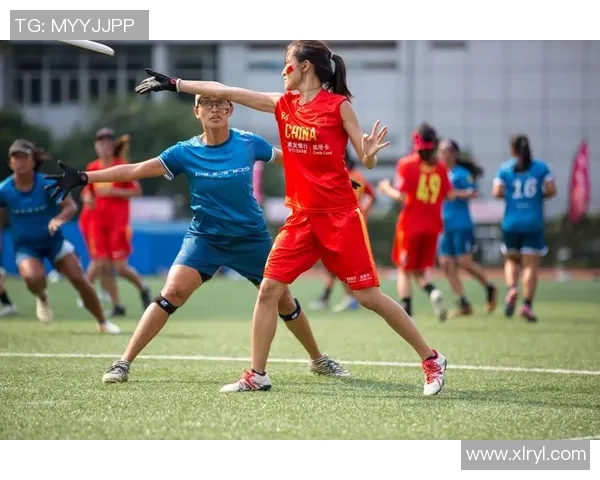 飞盘竞技的魅力与挑战：西安飞盘队的节奏与团队精神解析